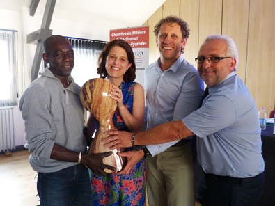Sany TRAORE artiste, Anne-Gaëlle BAUDOIN-CLERC préfete des Hautes-Pyrénées, Bertrand GAYRI Secrétaire Général-Directeur des Services de la CMA 